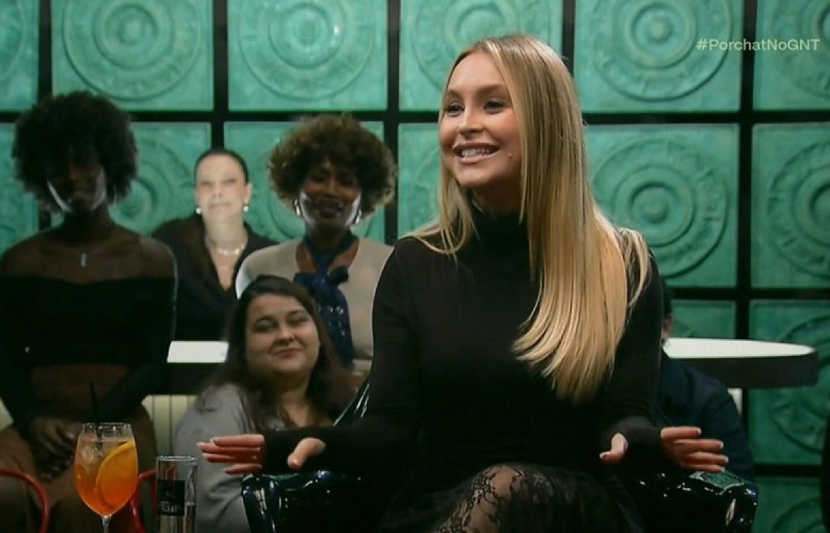 Carla Diaz revela que usou moedas falsas em máquinas de café da Globo